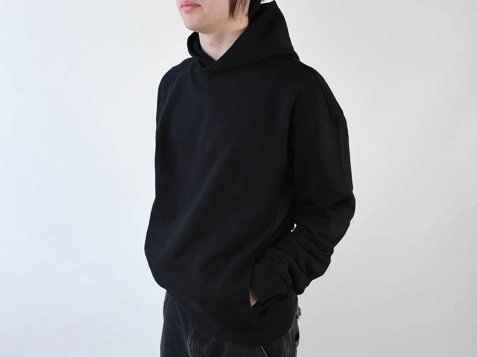 HEAVY 350G HOODIE. BLACK.